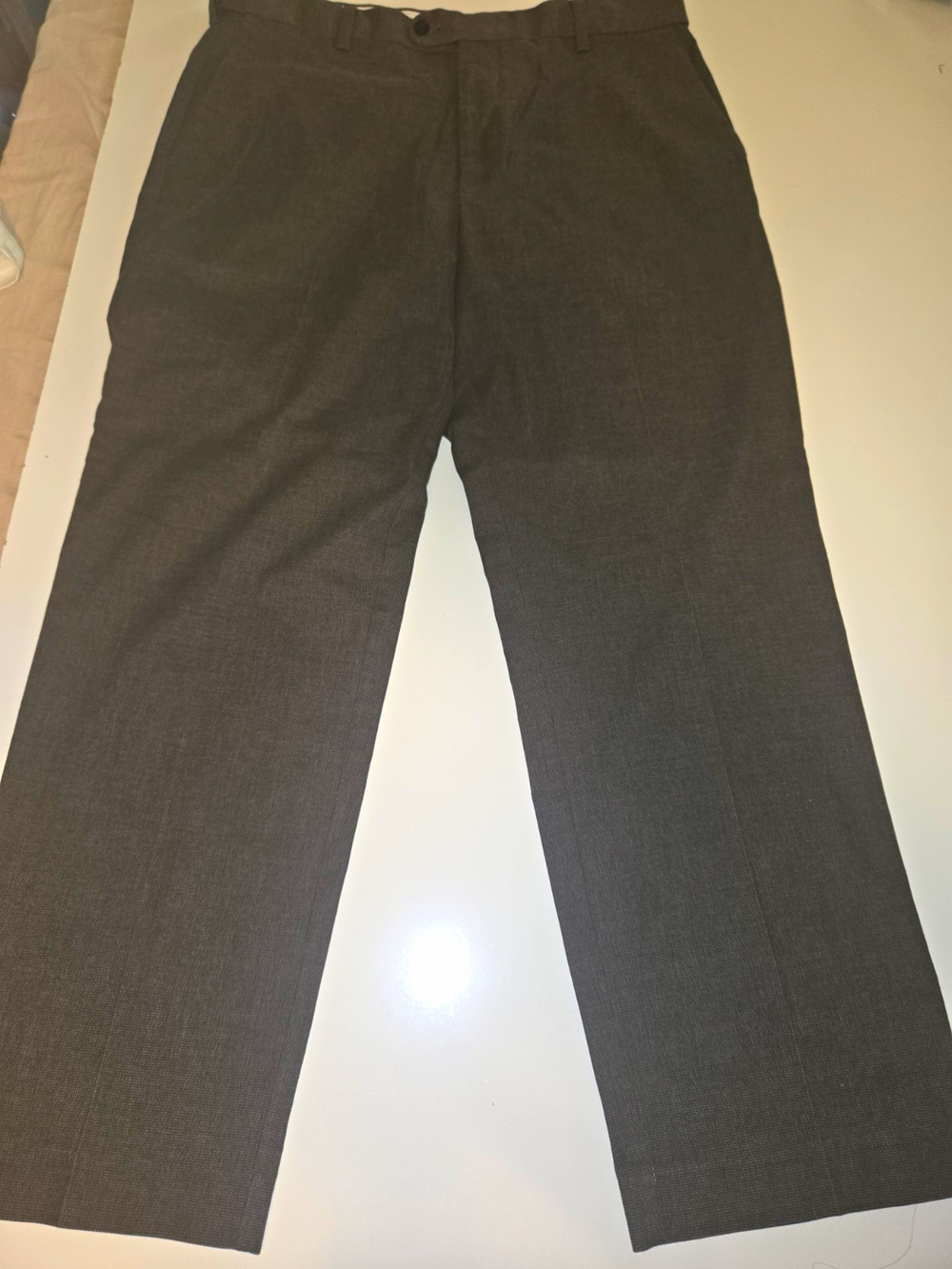 Kirkland Signature Men’s Non-Iron Dress Pants 36x30 Gray Flat Front Stretch
